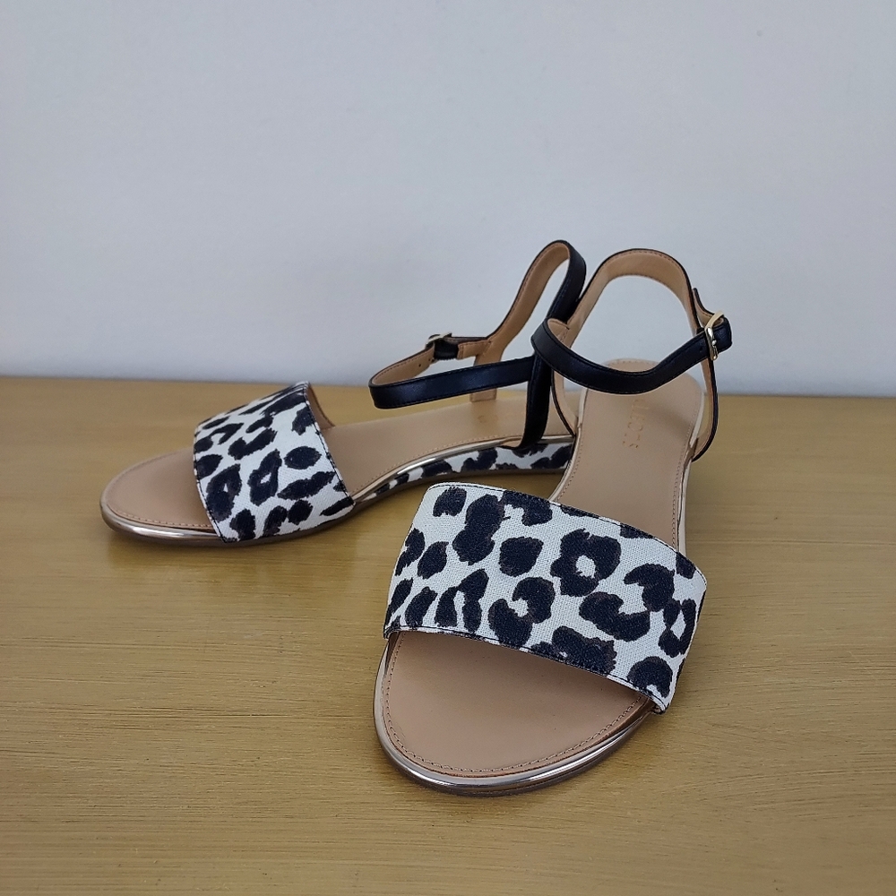 Talbots Brown Animal Print Ankle Adjustable Strap Size 9M Open Toe Flat Sandals